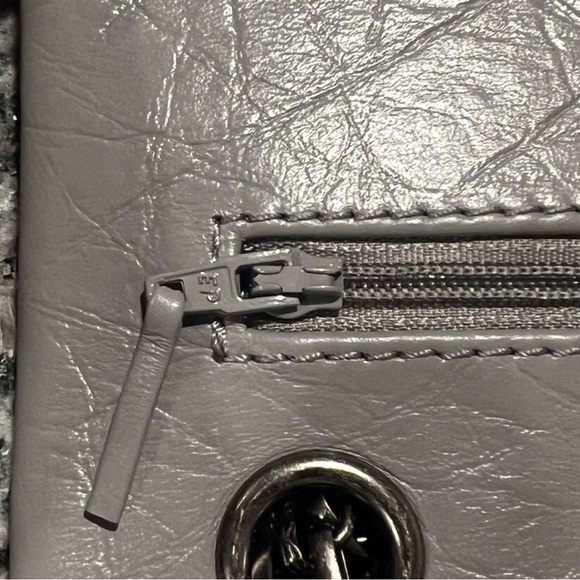 Medium Reissue Style - Picture 7 of 16